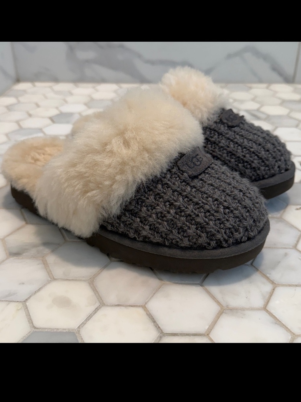 UGG Australia Cozy Gray Knit Slippers Fur Slippers Women’s Size 6